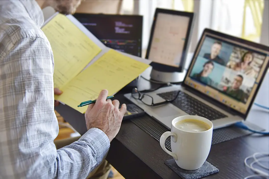 A professional consultant using Summary AI to help him follow the best practices of the virtual meeting etiquette.