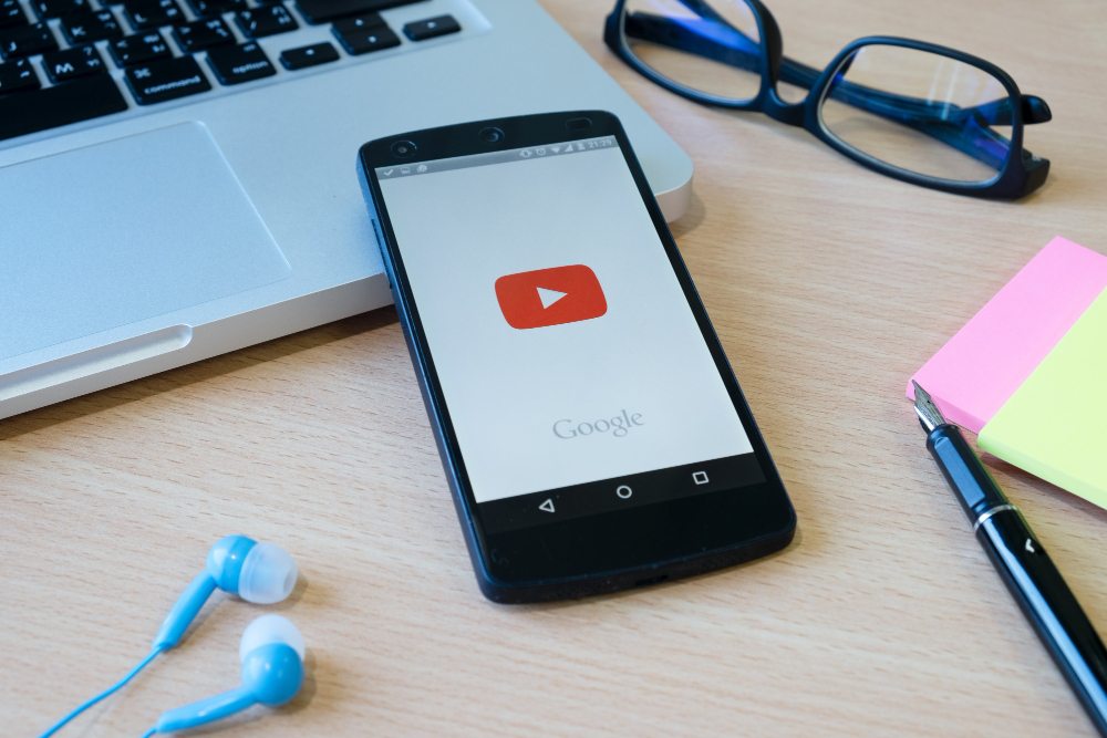 youtube app open on android phone