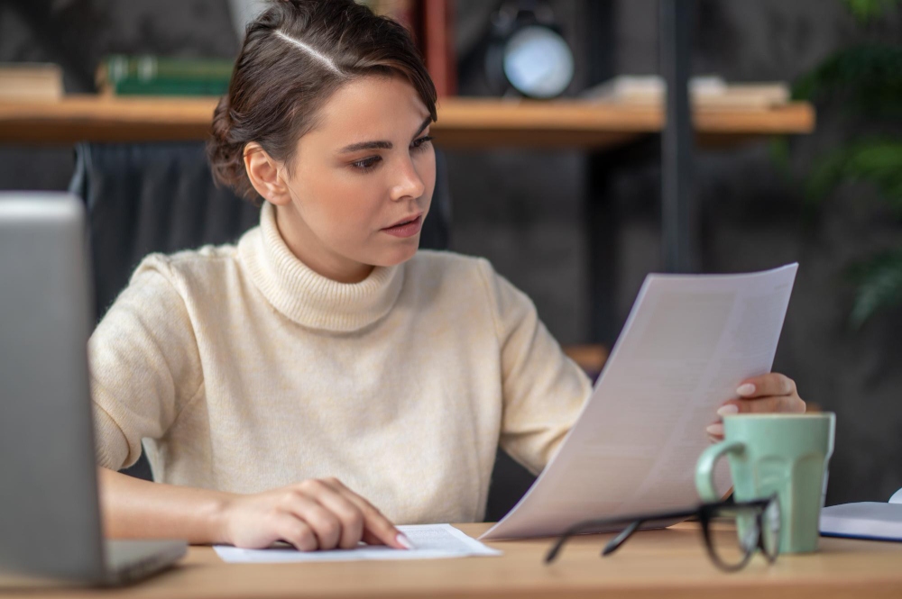 content marketing lead summarizing an article for a meeting