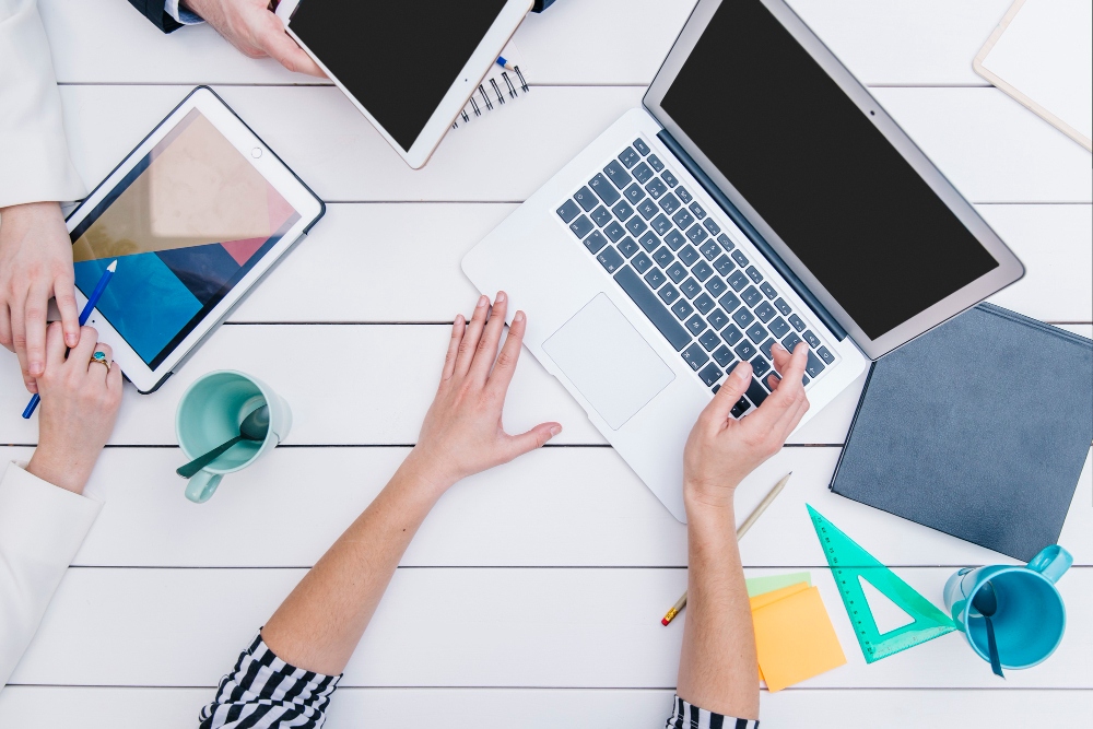 team using AI assistant tools for collaboration 