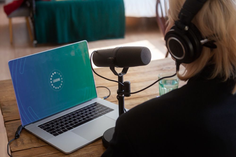 person using an online audio recorder